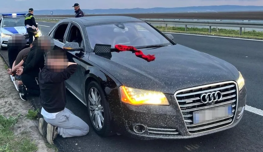 Policijska akcija na autoputu: uhapšene osobe pored luksuznog Audija