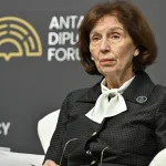 Siljanovska-Davkova na forumu u Antaliji: “Svijet danas počiva na sili, a ne na pravu”, poziva na hitno proširenje EU-a