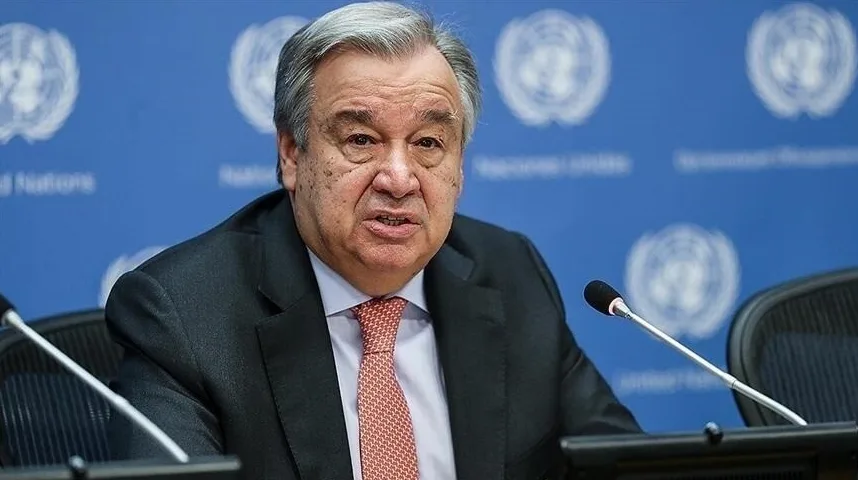 António Guterres, generalni sekretar Ujedinjenih nacija, govori za govornicom.