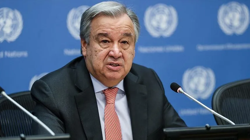 António Guterres, generalni sekretar Ujedinjenih nacija, govori za govornicom.