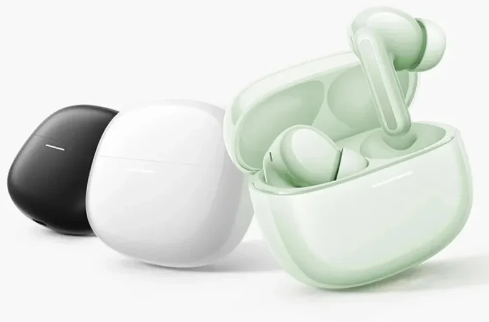 Tri para bežičnih slušalica u različitim bojama: crna, bijela i svijetlozelena, sa jednim parom u otvorenim kutijama.
