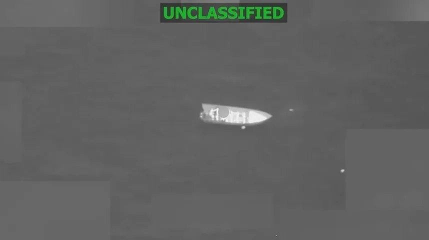 Termalni prikaz broda na moru sa oznakom "UNCLASSIFIED"