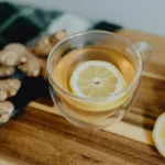 Čaj od đumbira nije za svakoga: Koje grupe ljudi moraju izbjegavati ovaj popularni napitak?