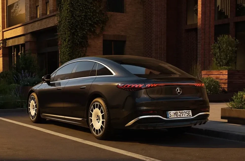 Mercedes EQS facelift: Steer-by-wire, domet od 926 km i punjenje od 350 kW definišu novu eru električne luksuzne limuzine