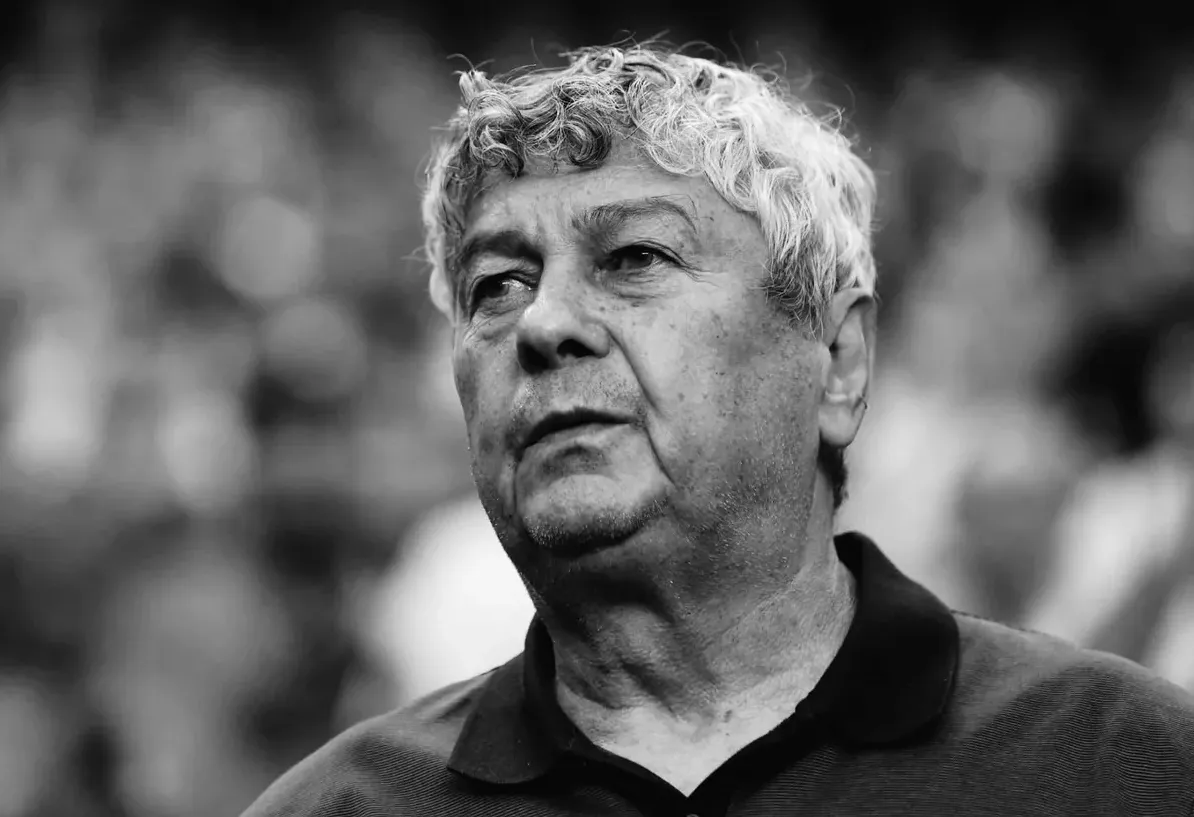 Crno-bijeli portret starijeg gospodina sa kovrdžavom kosom i izražajnim licem, gleda u stranu.