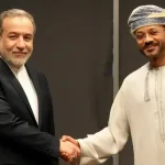 Iranski i omanski šefovi diplomatije u telefonskom razgovoru: Razmatraju primirje i pregovore SAD-a i Irana, a Teheran zahvaljuje na “principijelnom” stavu