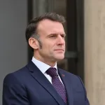 Macron u Poljskoj: Sastanak s Tuskom, ali ne i s Nawrockim, što produbljuje politički raskol u Varšavi