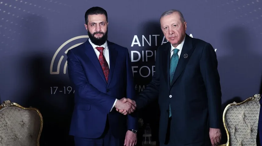 Recep Tayyip Erdogan i Mohammad Al Halabi se rukuju na Antalija diplomatskom forumu