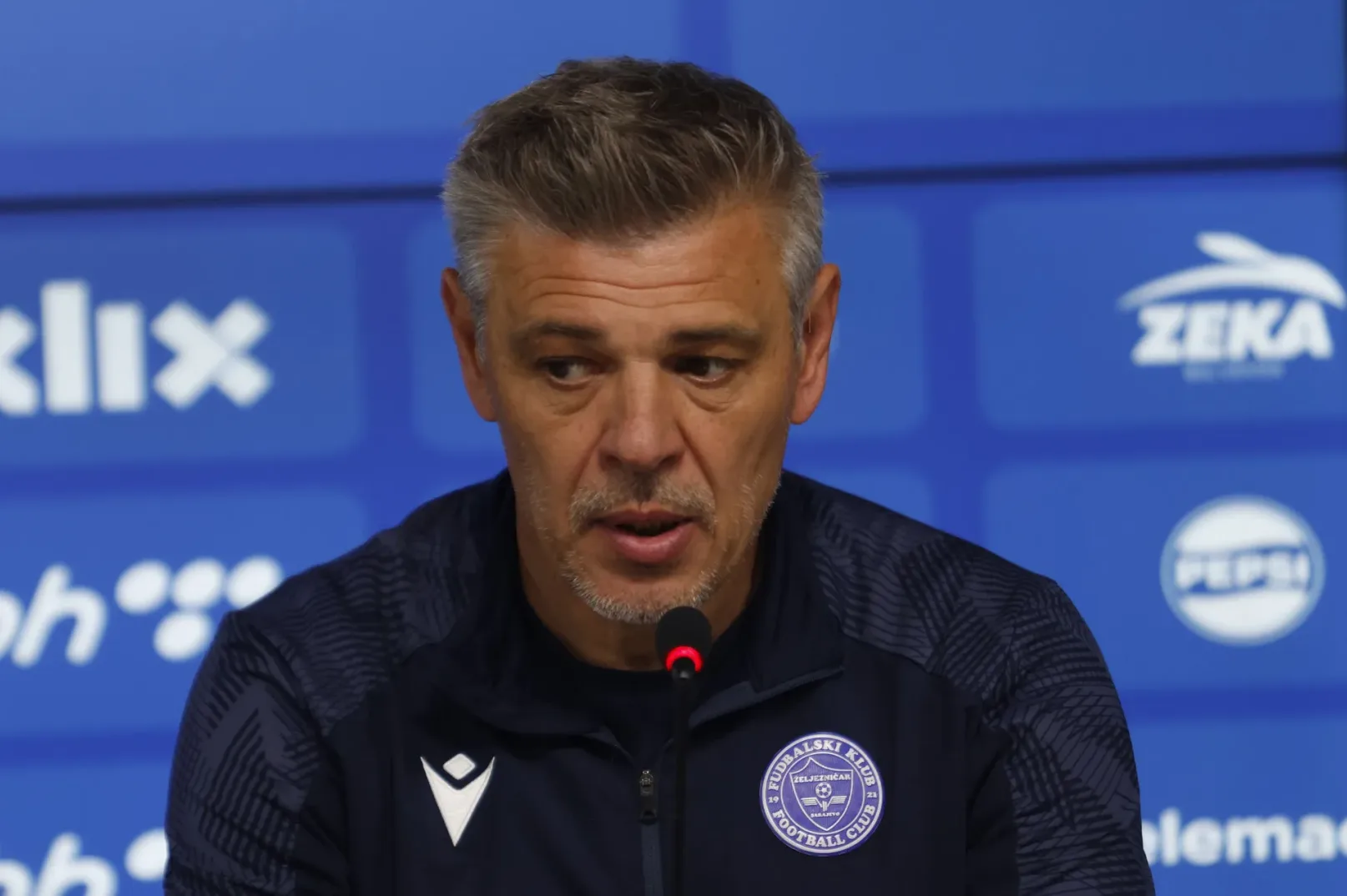 Trener FK Željezničar daje izjavu za medije