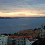 Tragičan nalaz u Zadarskom kanalu: Putnici trajekta uočili tijelo kako pluta u moru, policija na licu mjesta