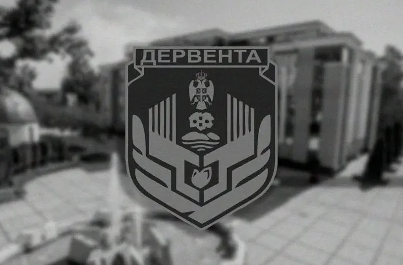 Grb grada Dervente u crno-bijeloj tehnici