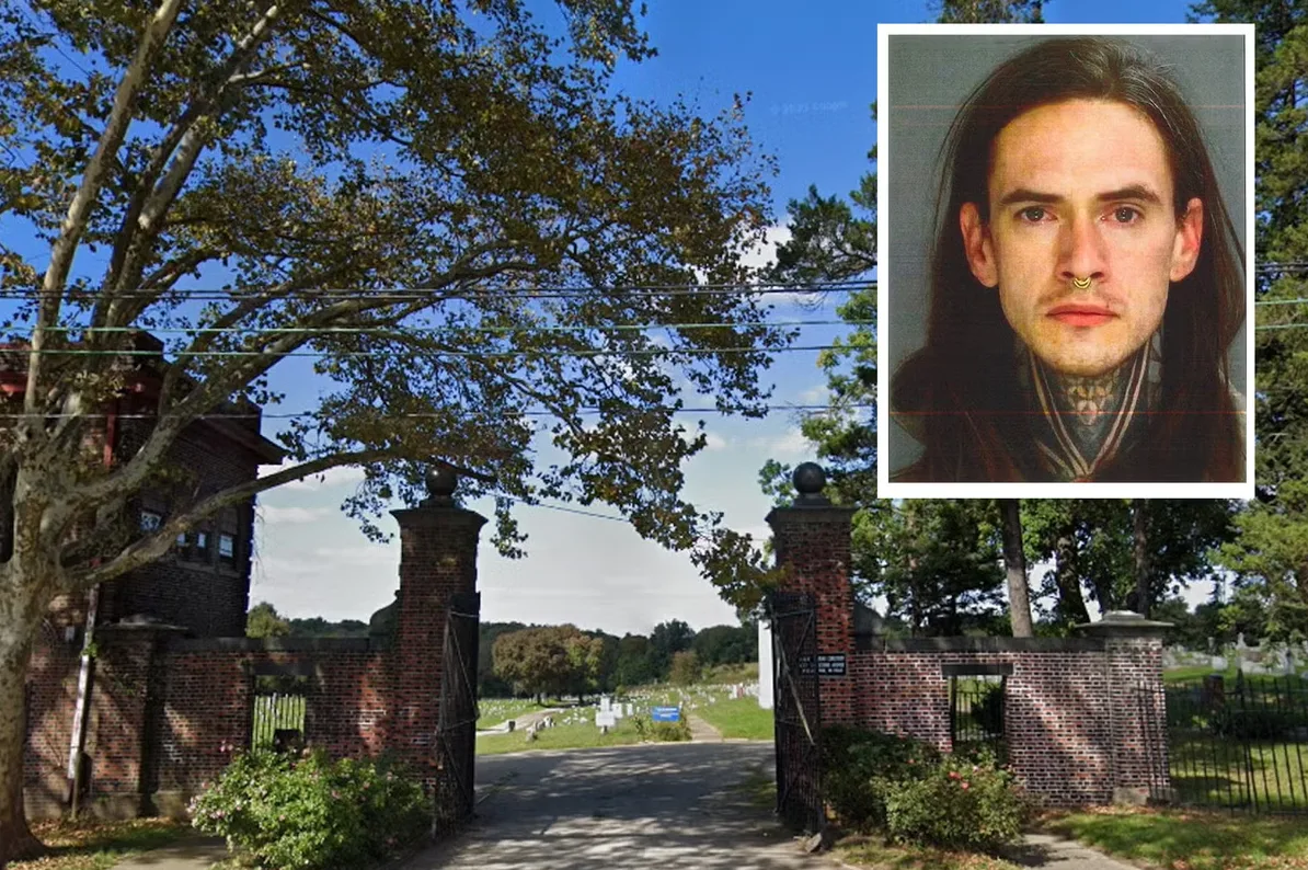 Ulaz u groblje sa ciglanim kapijama i muškarcem sa tetovažama.