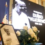 Oproštaj od legende: Komemoracija Dušku Vujoševiću u Beogradu, prisutni istakli da je bio “oluja dobrote” i stvarao ljude