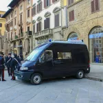 Napulj u šoku: Tri maskirana pljačkaša držala 25 talaca u banci, pobjegli kroz tunel u kanalizaciju