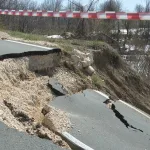 Klizišta ugrožavaju Tuzlanski kanton: Saobraćaj obustavljen, stanovnici u strahu