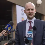 Francuski ministar izvrijeđao izraelskog ambasadora: “Držite se što dalje od mikrofona”