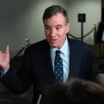 Warner upozorava: Trumpovo povlačenje iz NATO-a bi “ohrabrilo Rusiju i Kinu” i uništilo decenije američkog vodstva