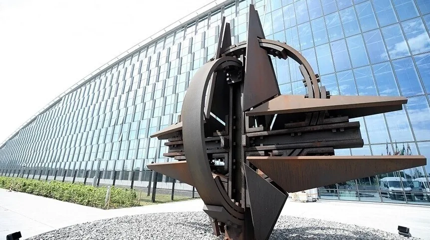 Skulptura NATO-a ispred sjedišta NATO-a u Briselu