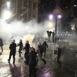 Sukobi u Tirani: Demonstranti bacali molotovljeve koktele, policija odgovorila vodenim topovima, ima povrijeđenih i privedenih