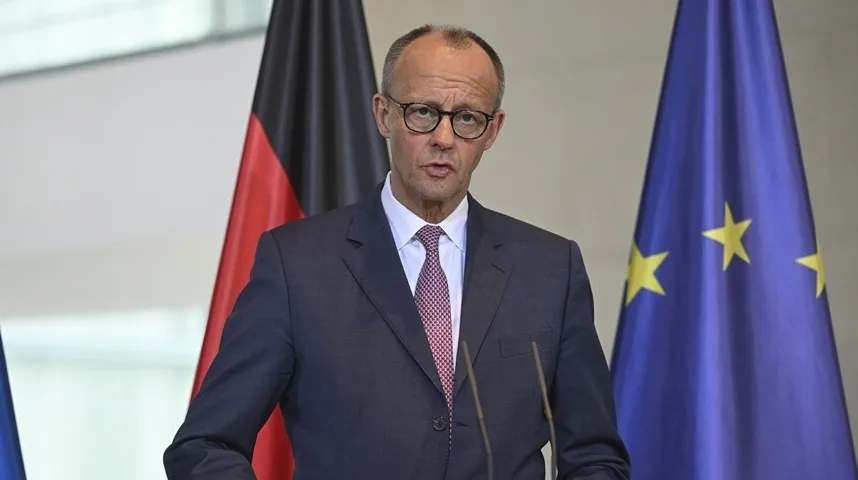 Fridrich Merz ispred zastava Njemačke i Evropske unije