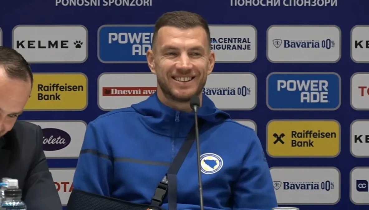 Fudbaler sa povredom ruke i ornom dizom.