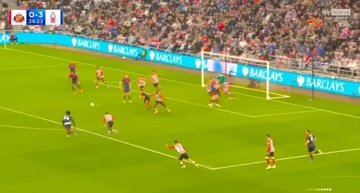 Fudbaleri u akcji tokom utakmice, rezultat je 0-3.