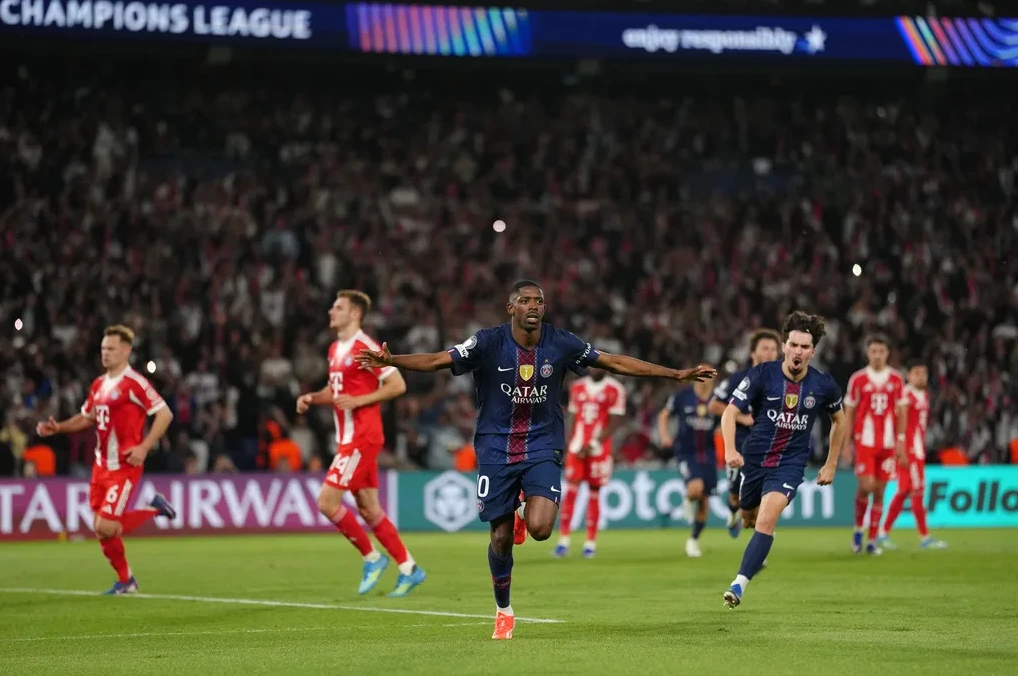 Fudbaler PSG-a slavi gol na utakmici Lige prvaka protiv Bayerna.