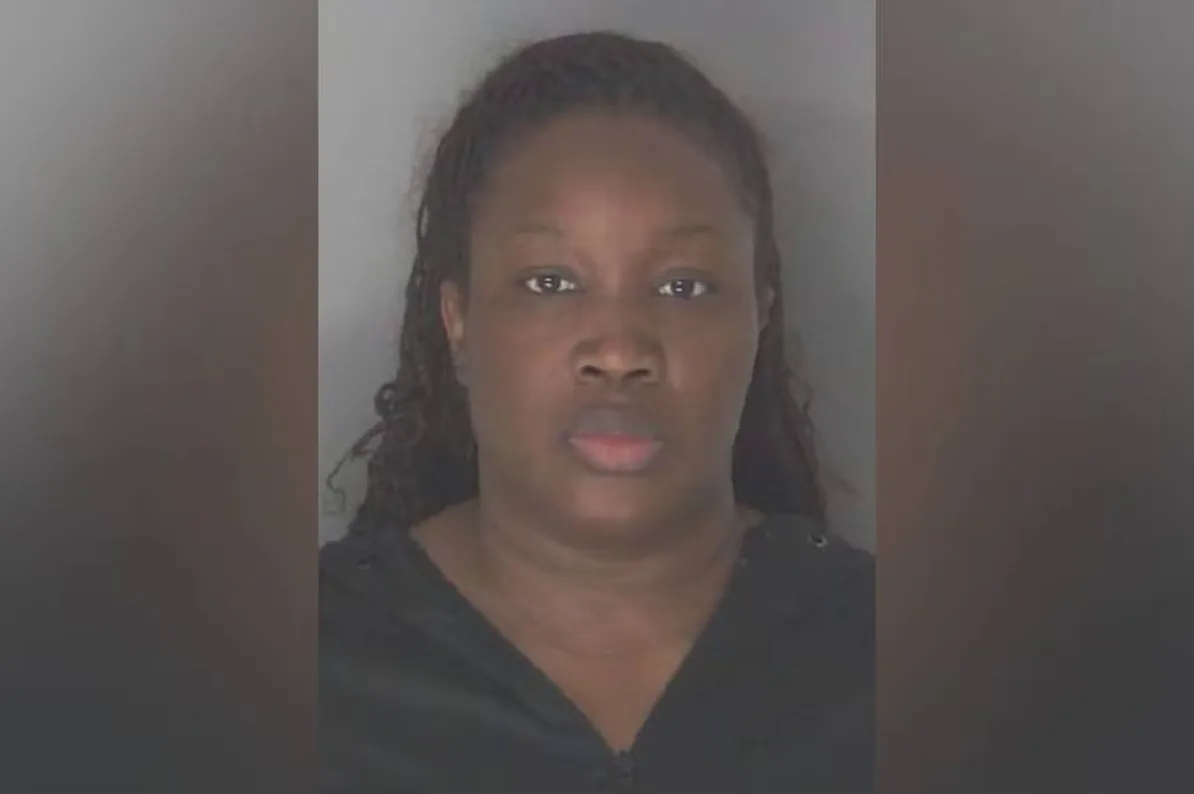 Portret optužene žene s pletenom kosom