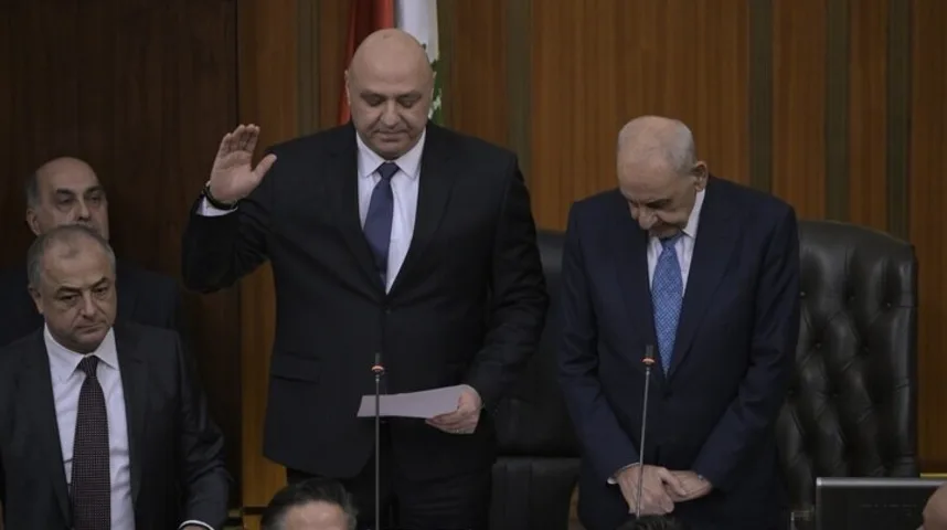 Polaganje zakletve novog člana u skupštinskoj sali