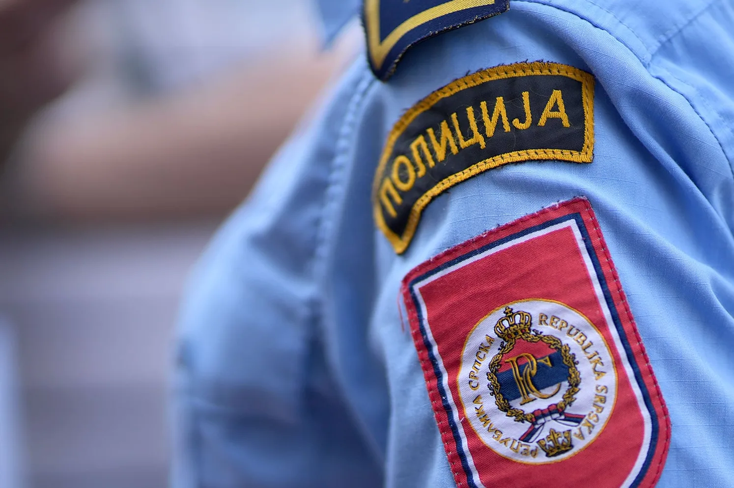 Policijska oznaka Republike Srpske sa natpisom 'POLICIJA'