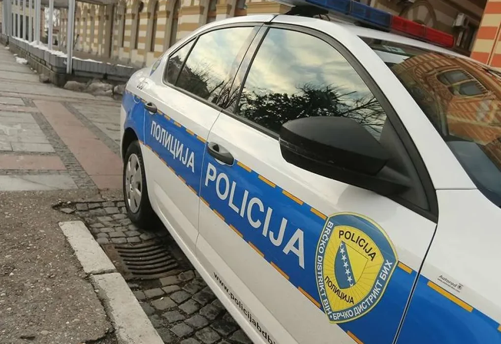 Policijsko vozilo sa oznakama Policije Brčko Distrikta BiH