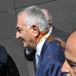 Napad na Rezu Pahlavija u Berlinu: Aktivista ga polio crvenom tečnošću