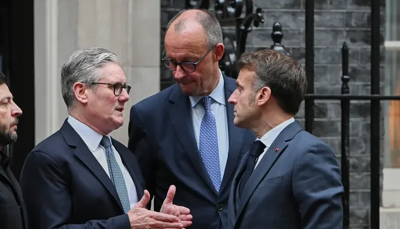 Lideri razgovaraju ispred Downing Streeta 10