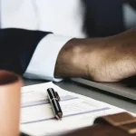 Tajna produktivnosti najbogatijih ljudi na svijetu: Zašto oni uvijek isključe zvuk na telefonu i kako to mijenja mozak