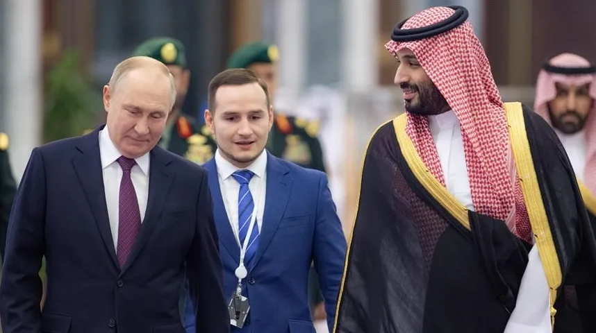 Vladimir Putin i Muhamed bin Salman se rukuju