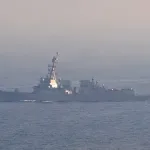 Američki razarač zaustavio tanker koji je plovio ka Iranu