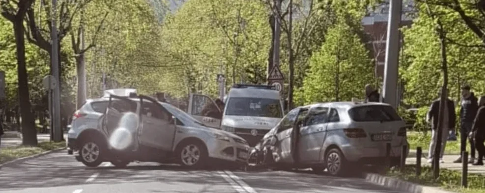 Teška saobraćajna nesreća u Sarajevu: Povrijeđene tri osobe, među njima i beba