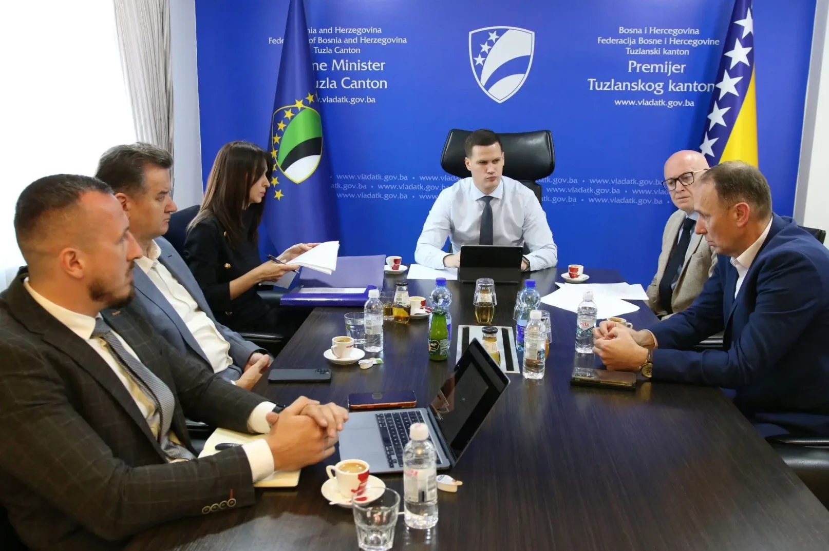 Premijer Tuzlanskog kantona i delegacija na sastanku