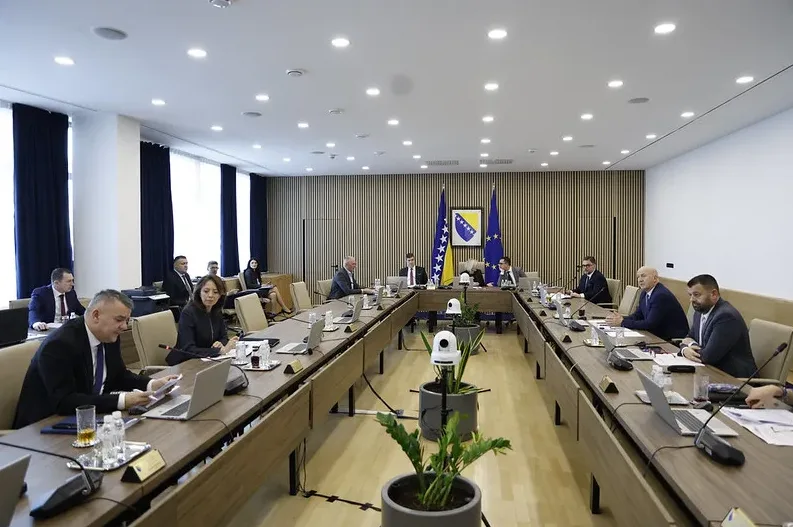 Vlada BiH ukida vize za Saudijsku Arabiju, Bahrein i Oman: Turizam dobija podsticaj, a Krišto i Konaković otkrivaju detalje sjednice