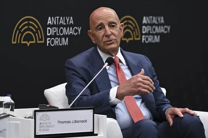 Tomas J. Barrack govori na forumu o diplomatiji u Antaliji.