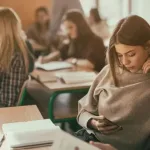 Grčka na “vrućem terenu”: Zabrana društvenih mreža za djecu mlađu od 15 godina kao odgovor na krizu mentalnog zdravlja