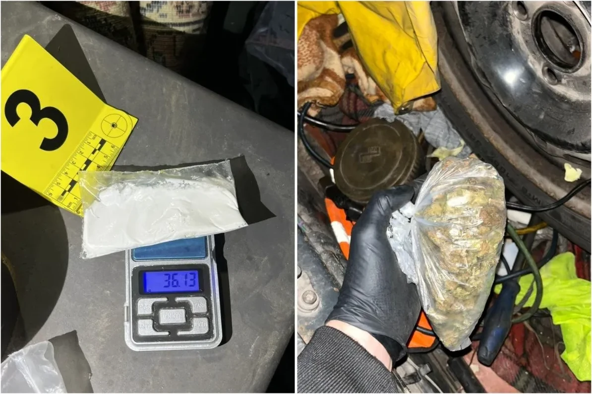 Fotografija prikazuje zaplijenjenu drogu, uključujući bijeli prah na vagi od 36.13 grama, te poveću količinu marihuane u plastičnoj vrećici.