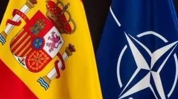 Zastava Španije pored zastave NATO-a