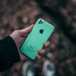 iPhone 5C ponovo u trendu: Generacija Z oživljava Apple-ov šareni klasik zbog retro šarma i “nesavršene” kamere