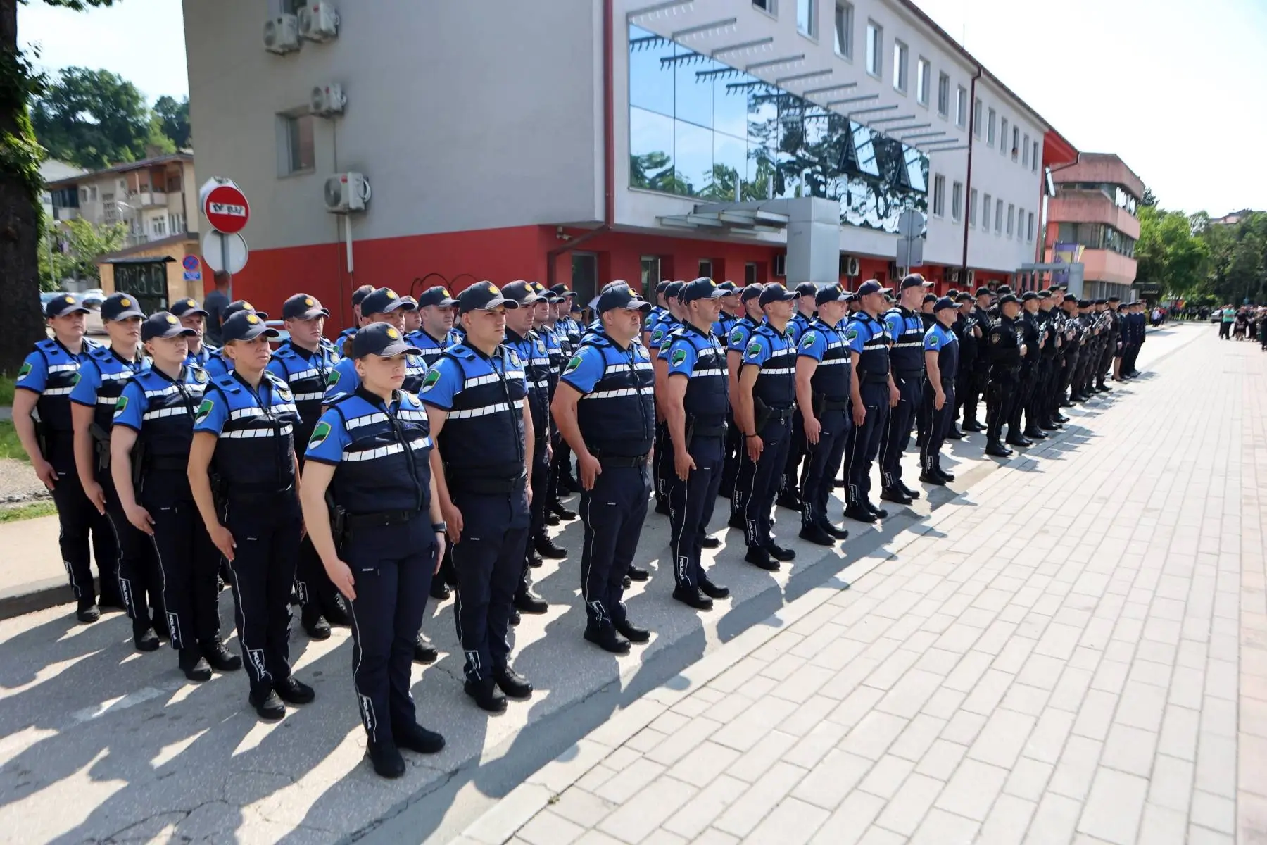 Uz defile i pokazne vježbe obilježen Dan policije Tuzlanskog kantona