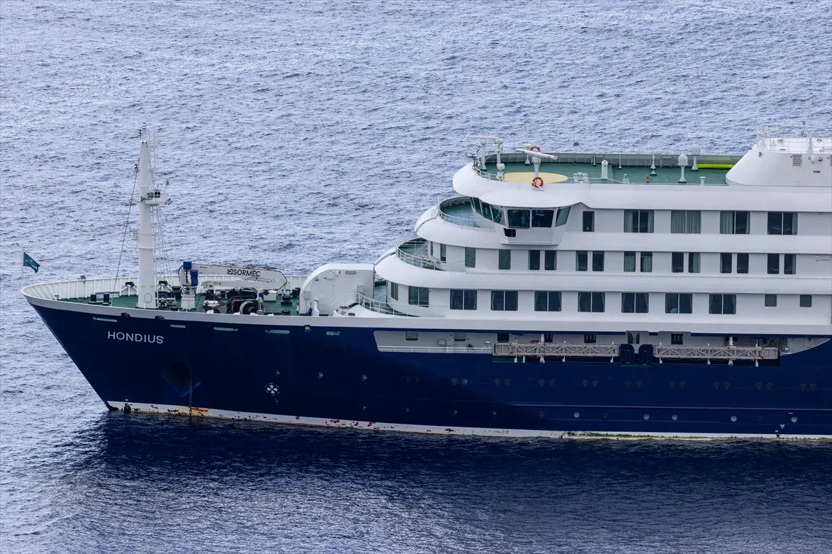 Kruzer MV Hondius stigao u Rotterdam: Karantin za 23 člana posade nakon smrtonosnog hantavirusa