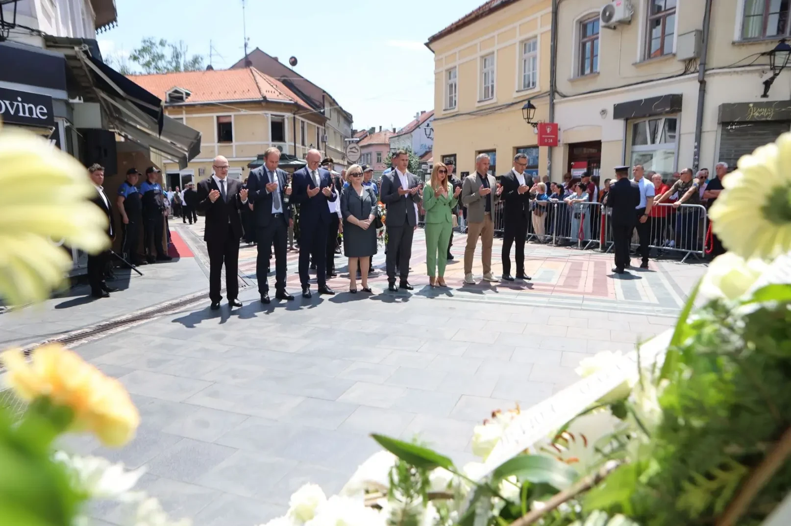 Polaganje cvijeća i odavanje počasti