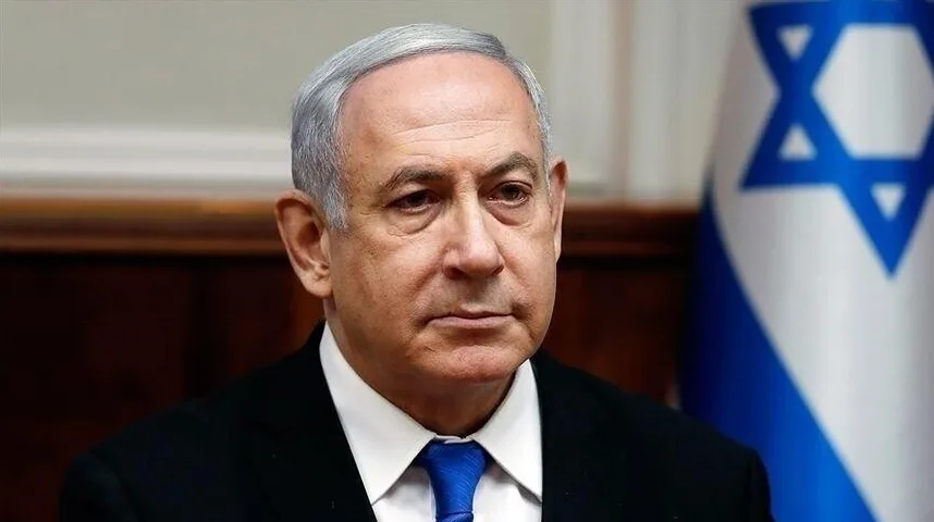 Benjamin Netanyahu, premijer Izraela, ispred izraelske zastave