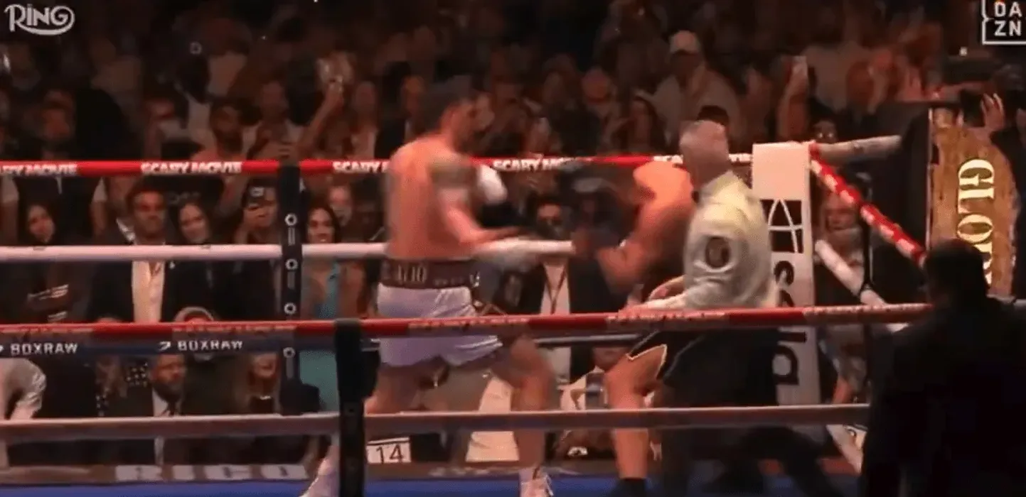 Usyk slavio nakon kontroverznog prekida: Sudija šokirao publiku