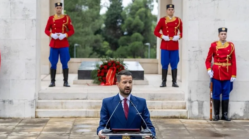 Polaganje vijenca sa počasnom gardom